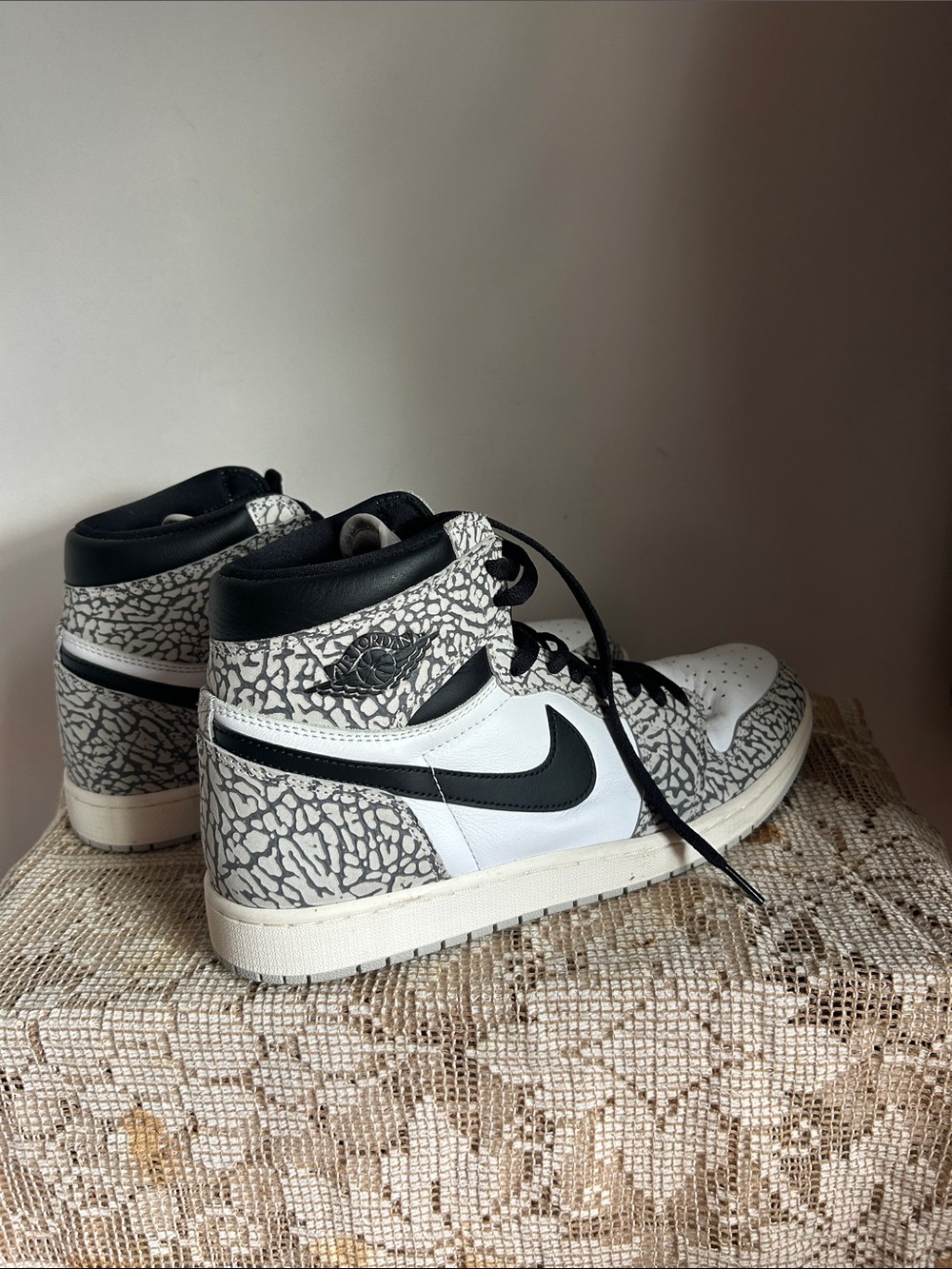 Nike men’s White, Black & Gray Mid-Top Sneakers size 12